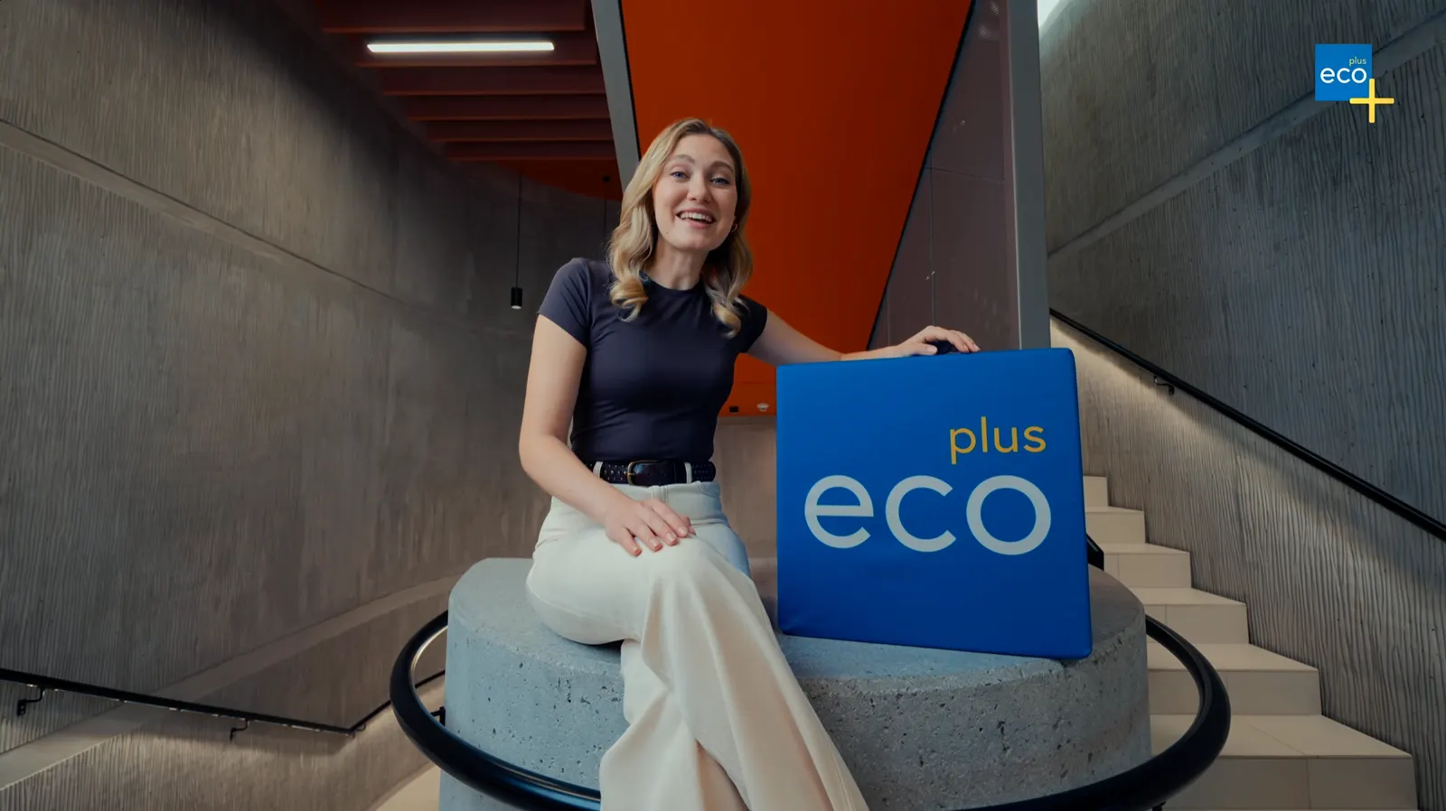 Vicky with the ecoplus cube at the headquarters, brand film by Tunnelblick Media