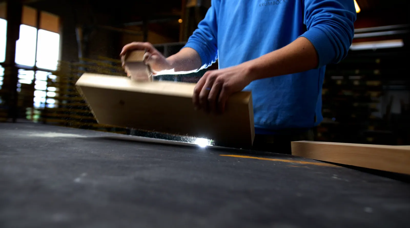 Apprentice at work in the Krumböck joinery, scene from the apprentice campaign